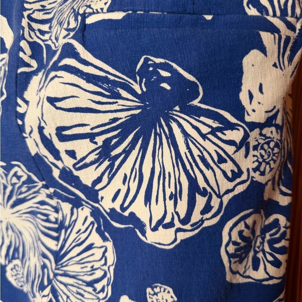 Chico's 2.5 Blue/White Floral Crop Pant and XL/3 Matching Blue Shirt - Picture 8 of 9